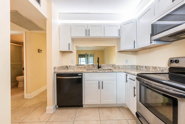 Building Photo - 7101 Golf Colony Ct