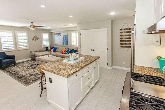 Building Photo - Upgraded 2 BD/ 2 BA on Newport Beach Penin...