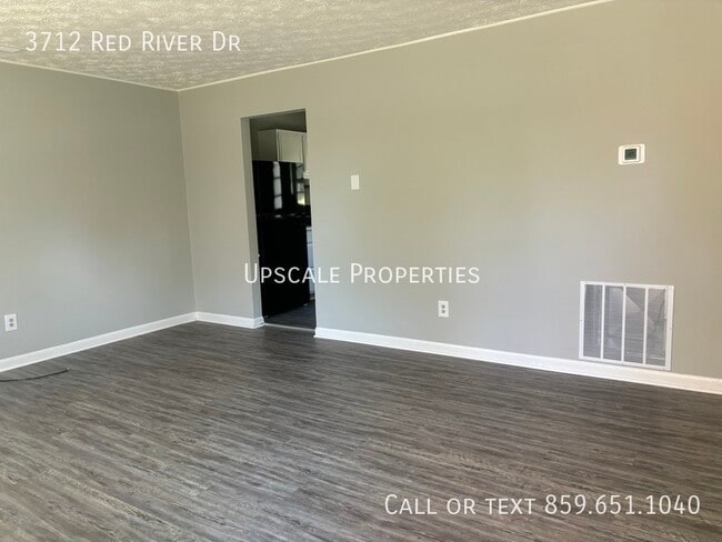 Foto del edificio - 3712 Red River Dr