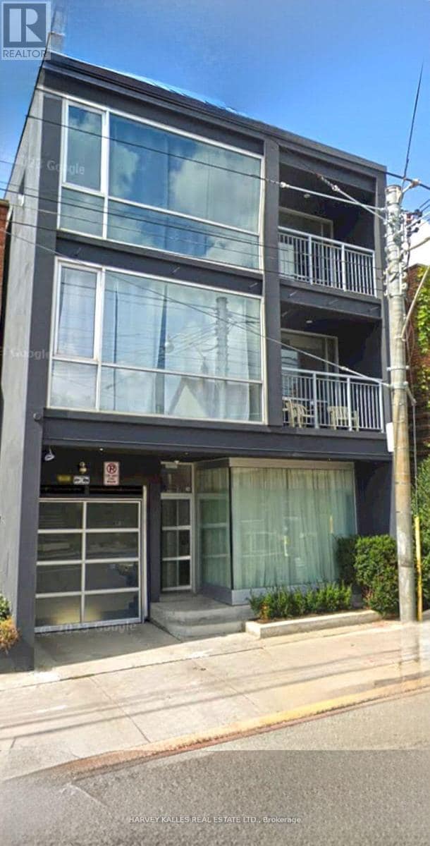 Building Photo - 214 Bathurst St