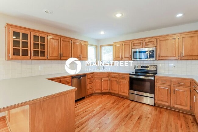 Building Photo - 4 Bedroom Pet-Friendly Home in Lee's Summit, MO with Main Street Renewal