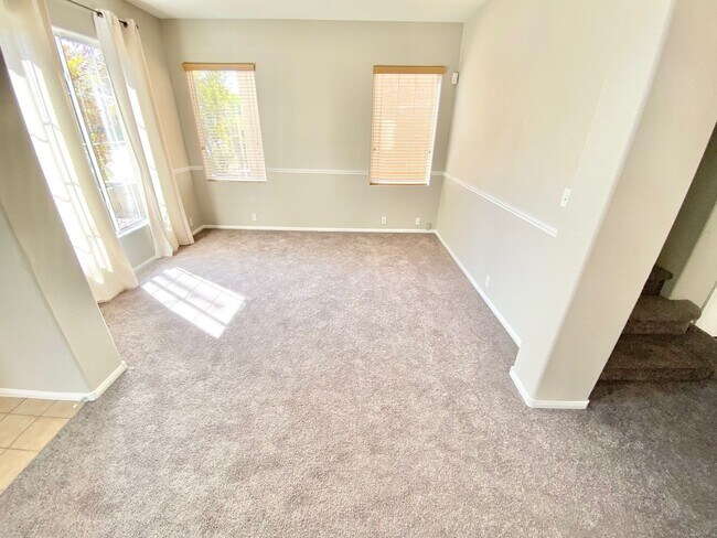 Foto del edificio - BEAUTIFUL 3 BEDROOMS 2.5 BATHS 2 STORY SINGLE FAMILY HOME WITH 2 CAR GARAGE