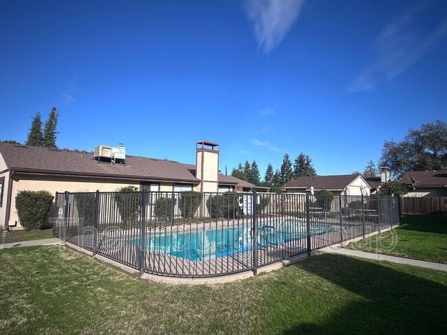 Foto del edificio - 3737 W Hillsdale Ave