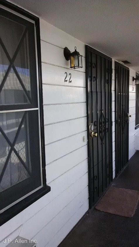 Primary Photo - 402 E Palmer Ave