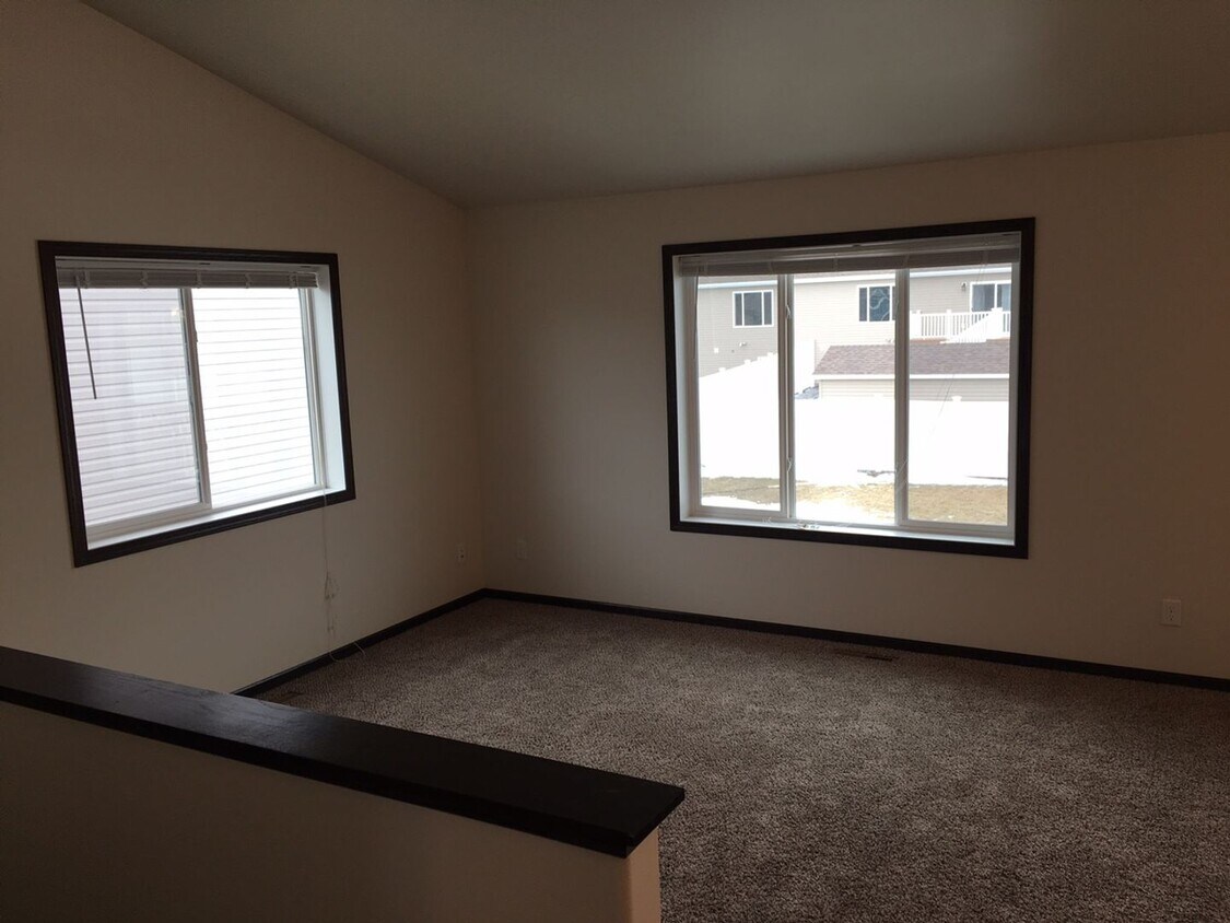 Foto del edificio - 3 Bed 3 Bath Twin Home