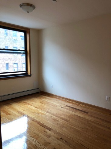 Foto del edificio - 1587 E 19th St