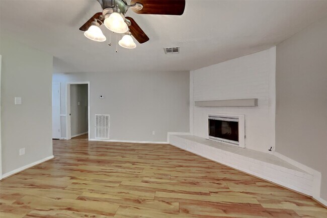 Foto del edificio - 1920 Crooked Creek Ln
