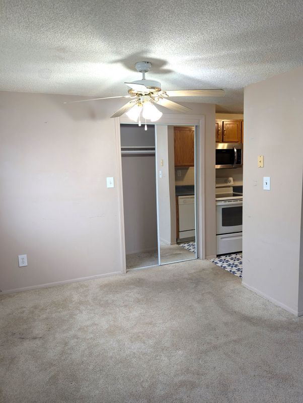 Foto del edificio - 6301 Robinson Rd