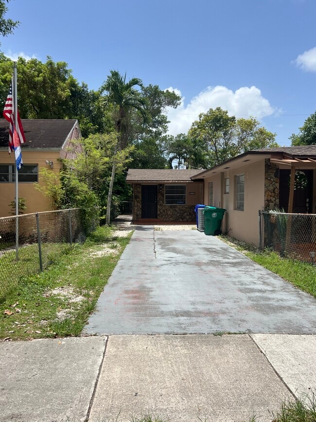 Building Photo - 3534 SW 11th St