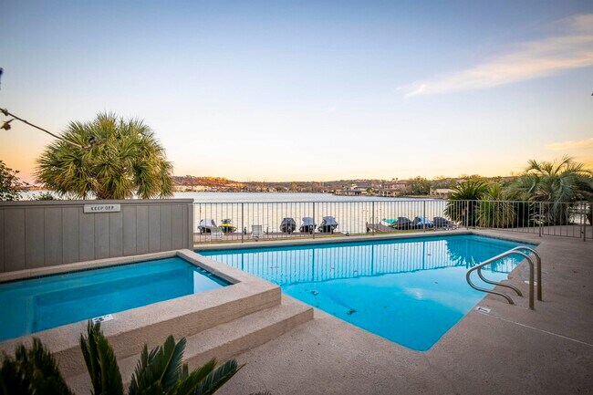 Foto del edificio - 104 Cove E