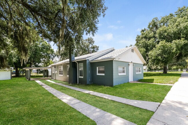 Foto del edificio - 4BR 3BA Bungalow