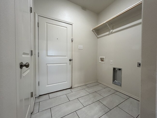 Building Photo - Luxurious Home Located in Frenship District with Easy Access to Marcha Sharp Freeway!