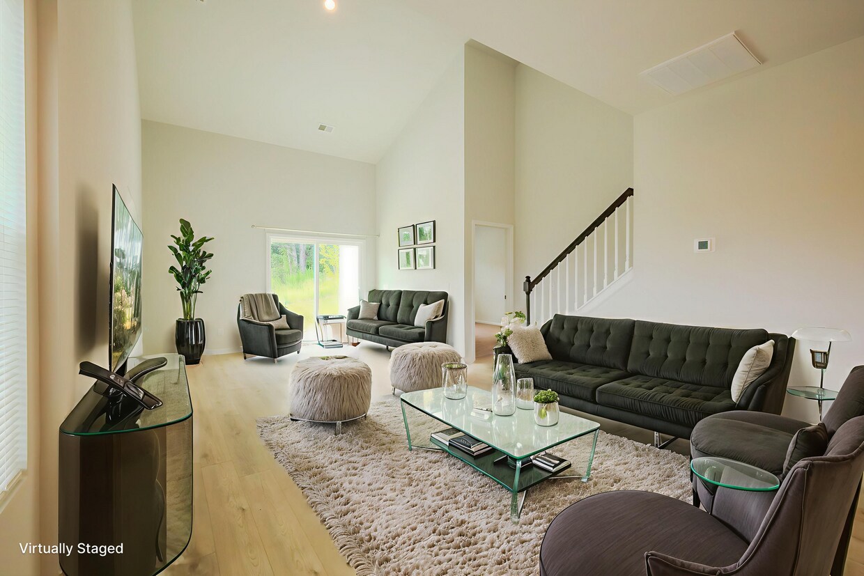 Sala de estar con techo abovedado.Fotografía virtualmente preparada. - 1542 Alvin Pond Dr