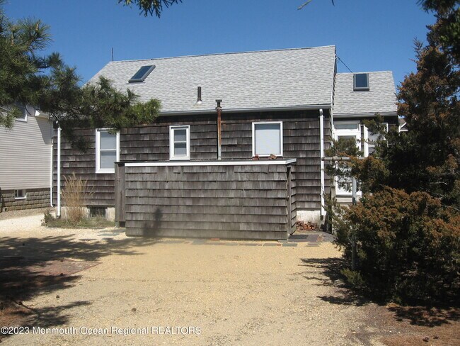 Building Photo - 35 4th Ave