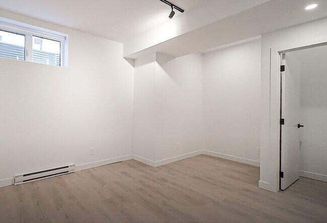 Building Photo - 4929-4921A 21a St SW