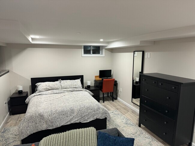 Dormitorio y escritorio - 171 Foster St