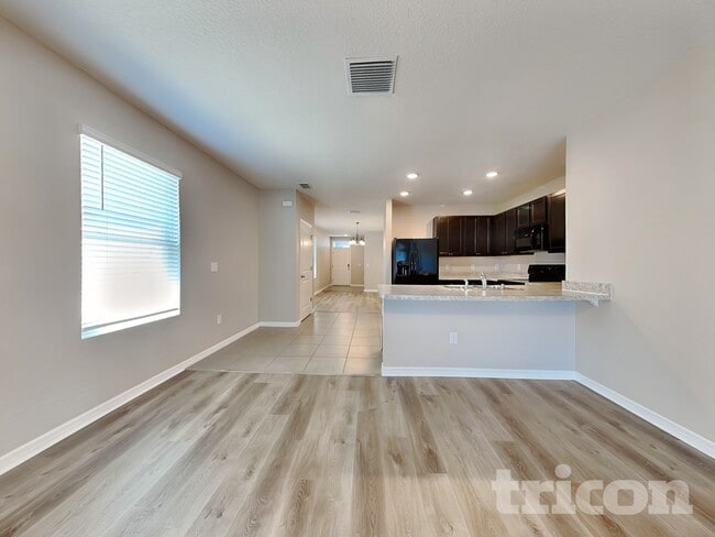 Building Photo - 6632 Seaway Dr