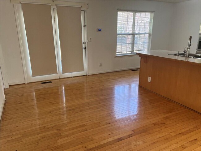 Foto del edificio - 6441 Wildwood Trail