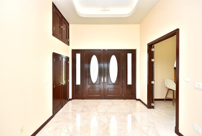 Foto del edificio - 6602 Rohan Rd