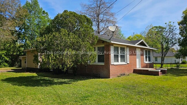 Building Photo - 2701 Lowell Ave