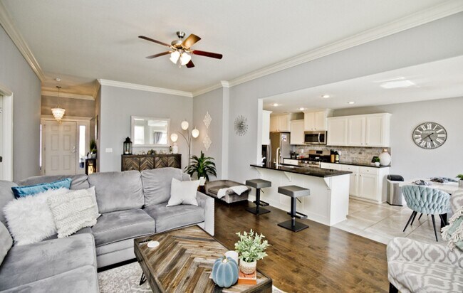 Building Photo - 3 Bedroom Home off Elm Springs Bypass! Com...