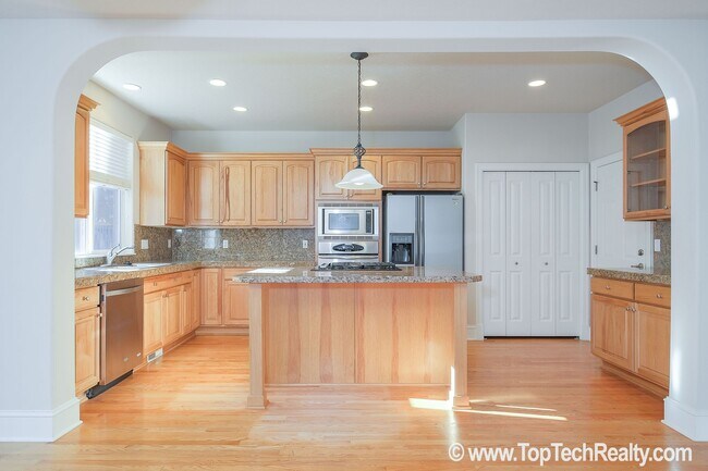 Foto del edificio - Amazing 3 BR+Office/Den+Bonus/Media Rm in ...