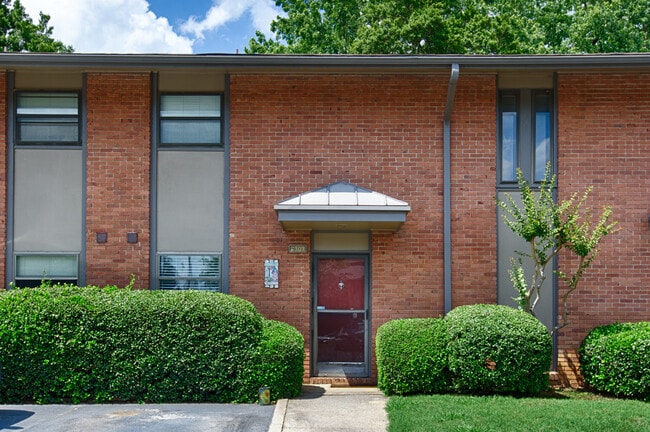 Building Photo - 2303 Colony Dr