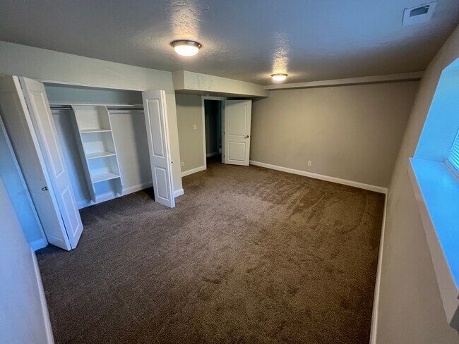 Building Photo - 1025 N 200 E