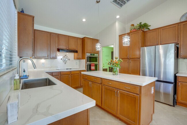 Foto del edificio - 15999 W Cambridge Ave