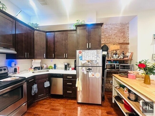 Foto del edificio - Gorgeous 1 Bedroom in Striver's Row Histor...
