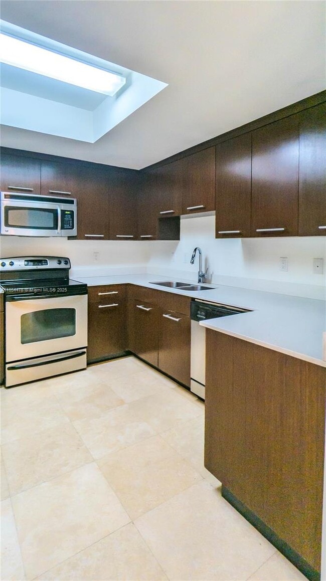 Building Photo - 300 Majorca Ave