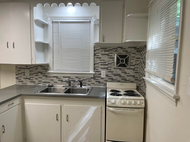 Foto del edificio - 906 Cherokee Ave