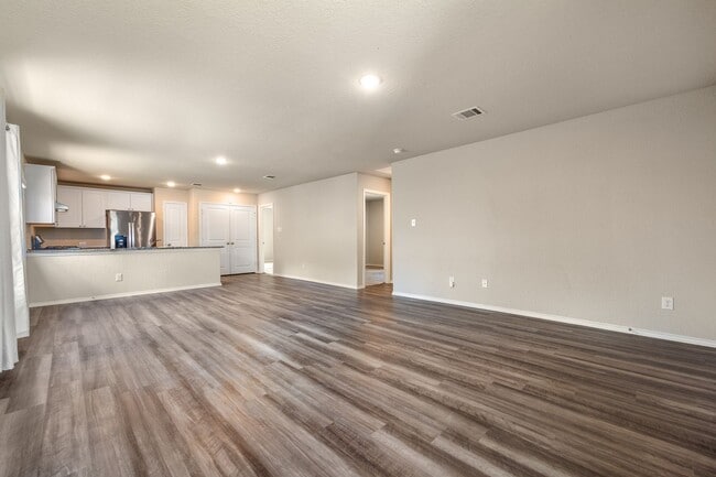 Building Photo - Move-In Special: $700 Off First Month | 3-Bedroom Home in Knox Ridge