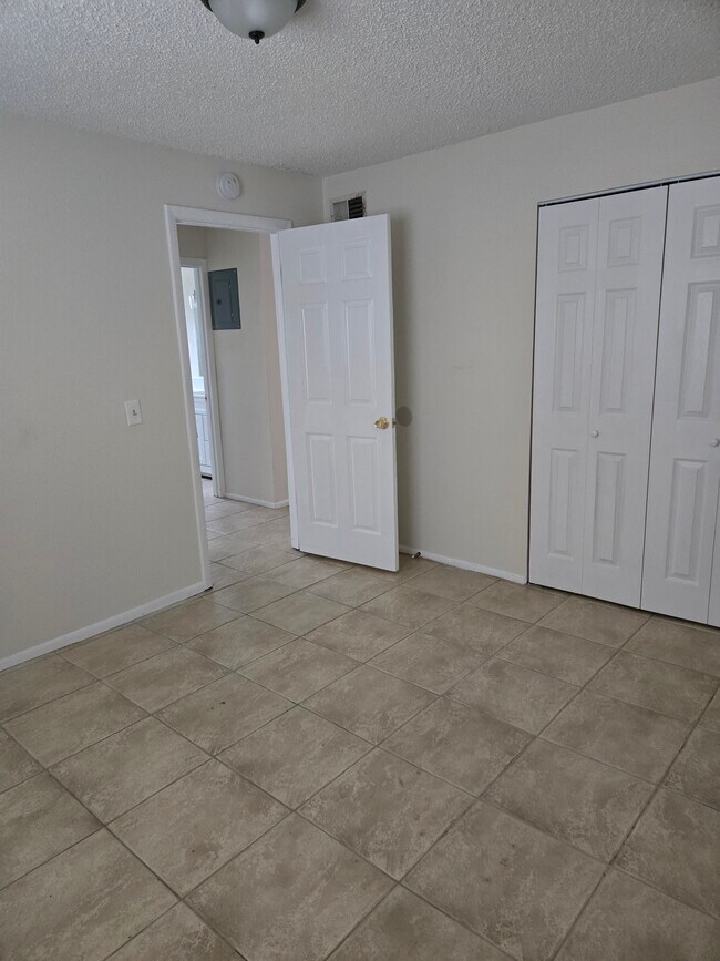 Foto del edificio - 705 Michigan Ct