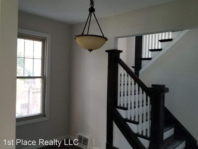 Building Photo - 5 br, 2.5 bath House - 158 E Northwood ave