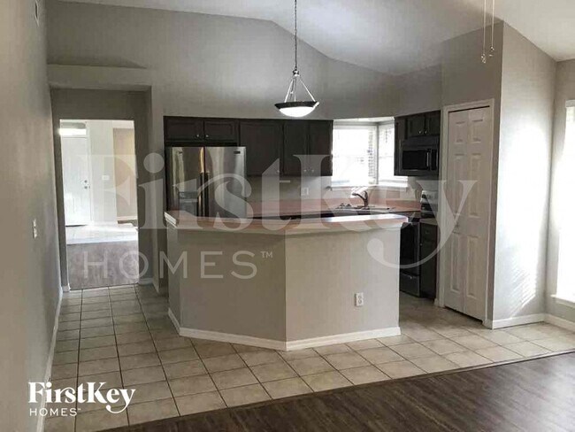 Foto del edificio - 1575 Pine Ct