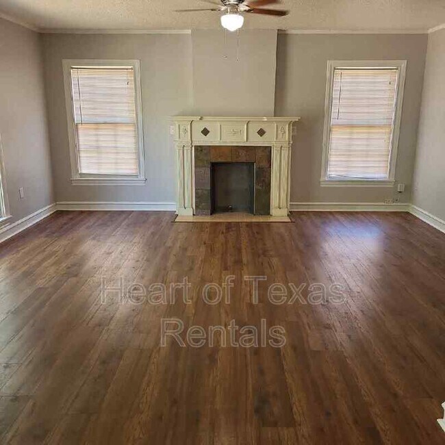 Building Photo - 2514 Proctor Ave