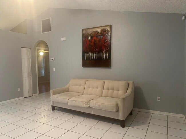 Foto del edificio - 379 SW Jeanne Ave