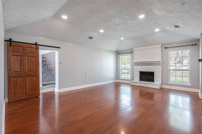 Foto del edificio - 407 Juniper Ct