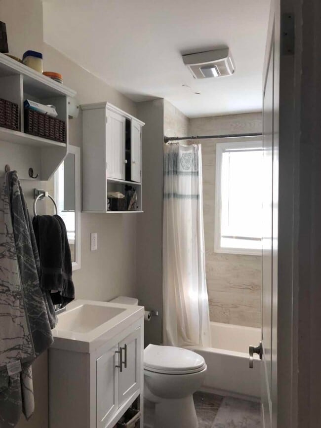 Bathroom - 104 Bowdoin St