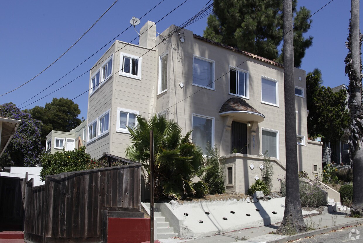 Primary Photo - 2823 11th Ave