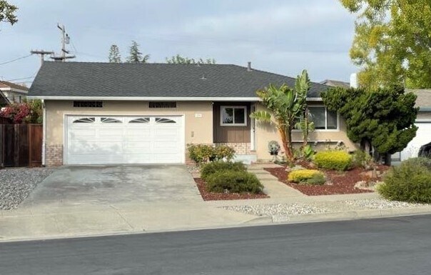 Primary Photo - 1591 Heron Ave