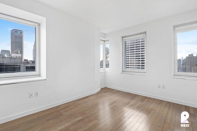 Building Photo - 70 W 45th St