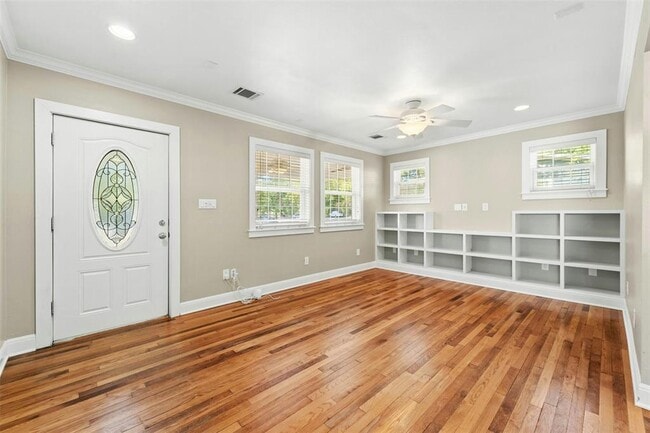 Building Photo - 1704 Ullrich Ave
