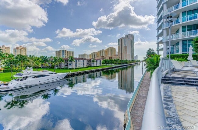 Building Photo - 2 bedroom in Aventura FL 33180