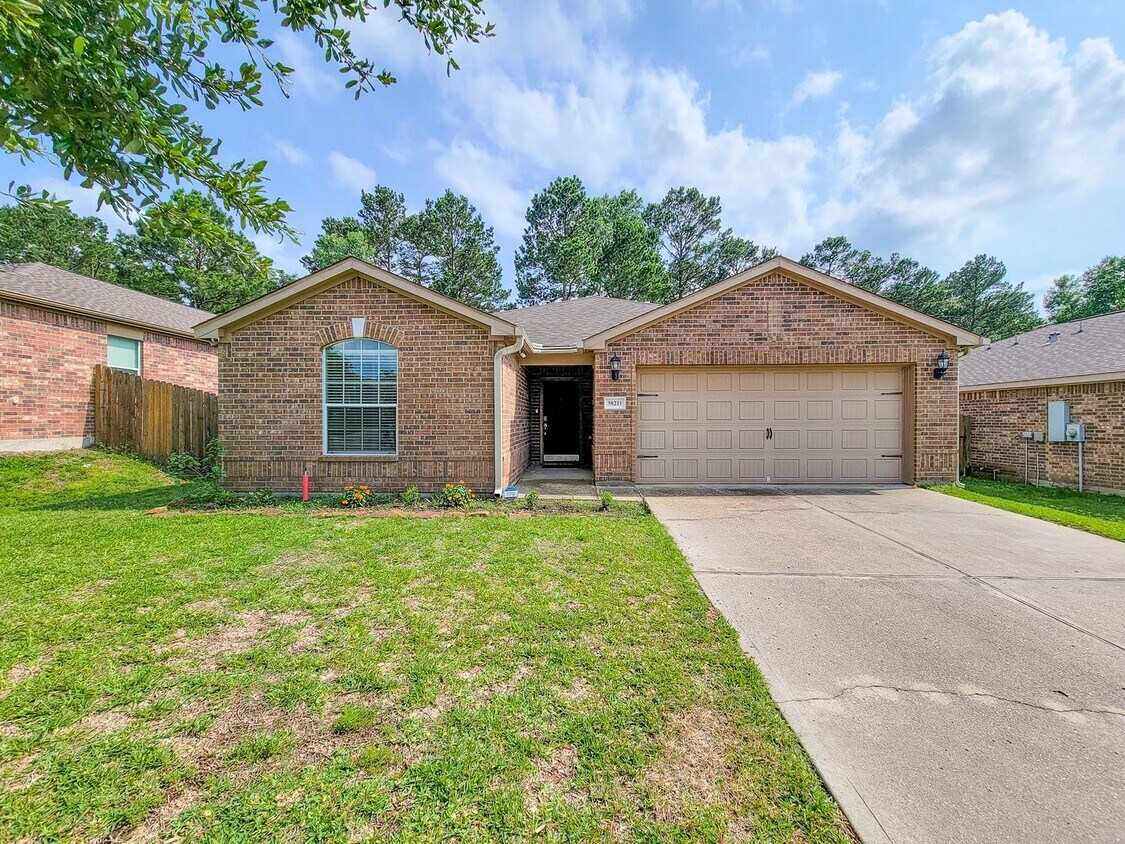 Primary Photo - BEAUTIFUL LARGE 1 STORY 3 BEDROOM 2 BATH H...