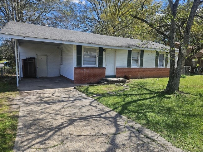 Photo - 201 Smith St House