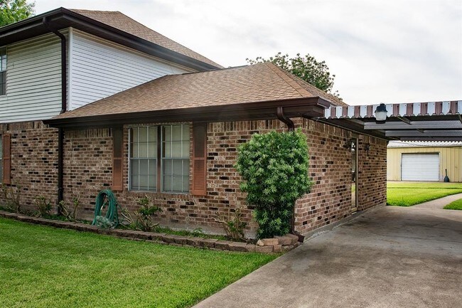 Building Photo - 8141 Glenbrook Dr