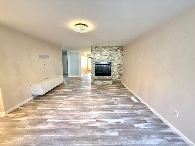 Foto del edificio - 290 Brittany Farms Rd