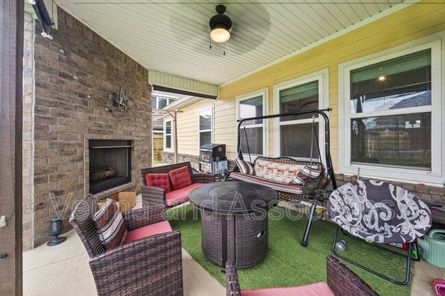 Building Photo - 1041 Silver Maple St
